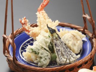 手軽にお愉しみ頂ける天婦羅御膳 (画像はイメージ)、平日は個室をご利用いただけます。