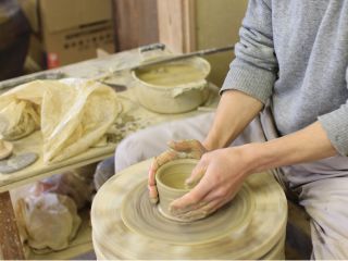 電動ろくろを使って本格越前焼体験