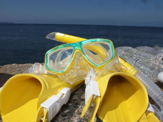 器材は全てフルレンタル。他店と違い特大サイズのウェットスーツもご用意しております。