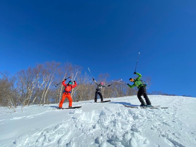 登りも滑りも楽しめるのがバックカントリーです! 仲間と一緒に楽しめるのが一番の魅力!
