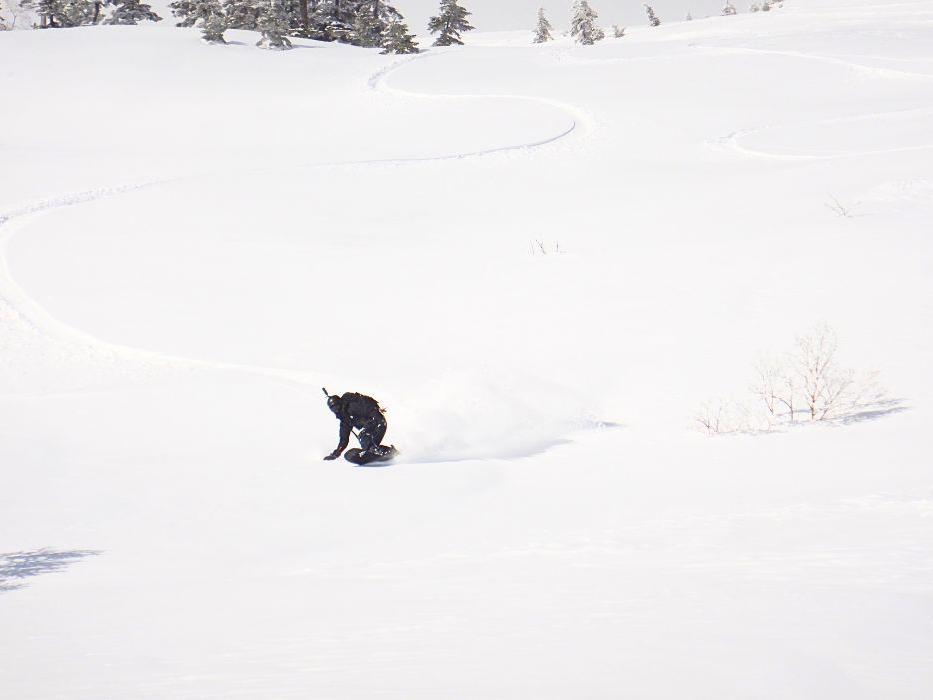 関越自動車道「湯沢IC」で降りるのでとしんからニ時間半でバックカントリー!