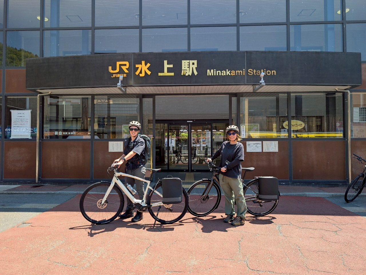 ͐wBڂ̑Oɂ͂yYAщȂǂԁB