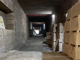 本山丁場内から入り口方向。空気が澄んだ時に撮影。あくまで採掘作業現場です。当然ですが一般の方は普段入ることは出来ません。