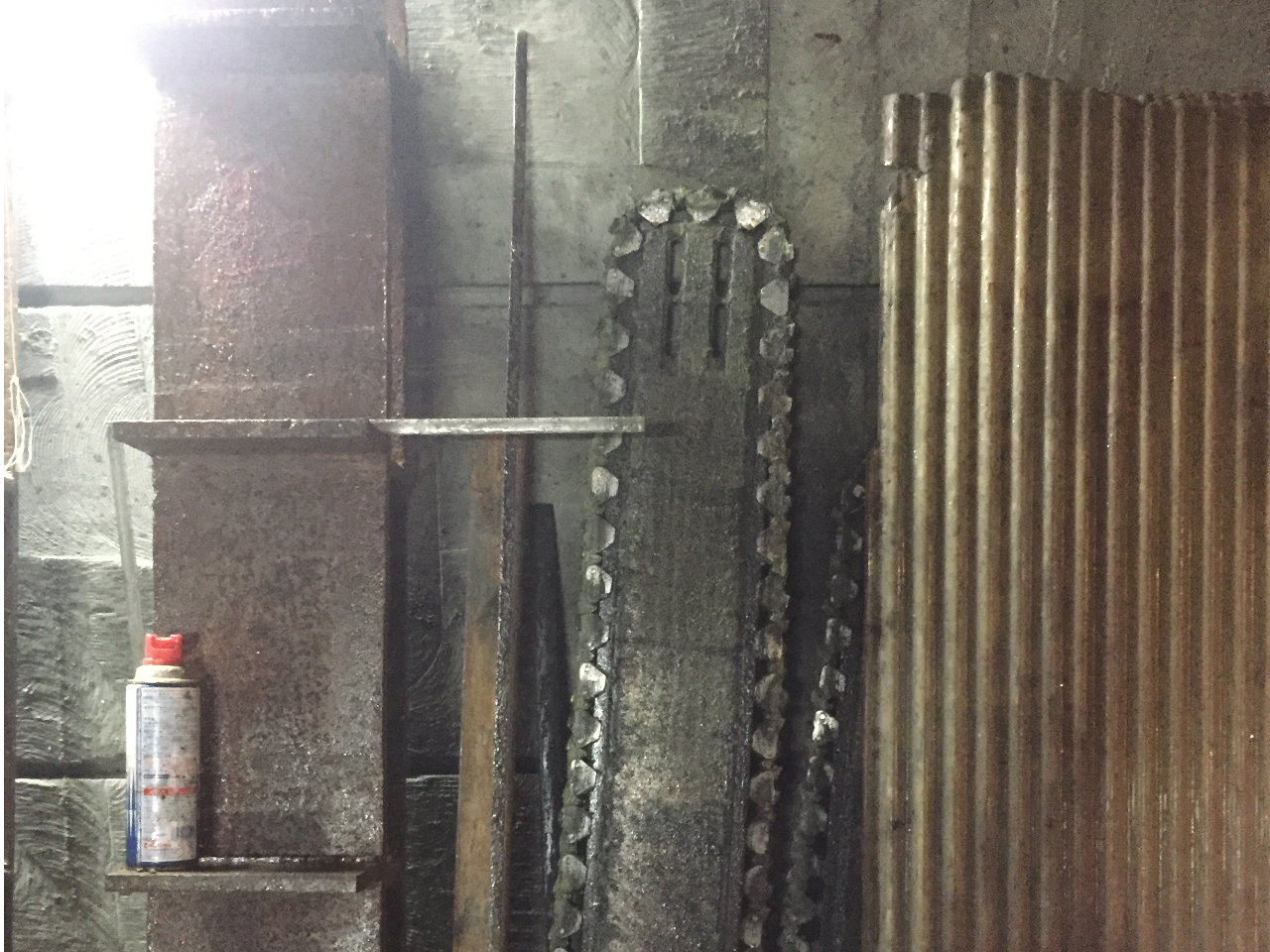 切削採掘道工具。重量物が丁場内にはあります。