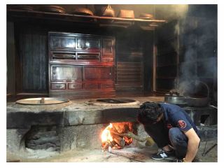 昔ながらの薪で焚きます