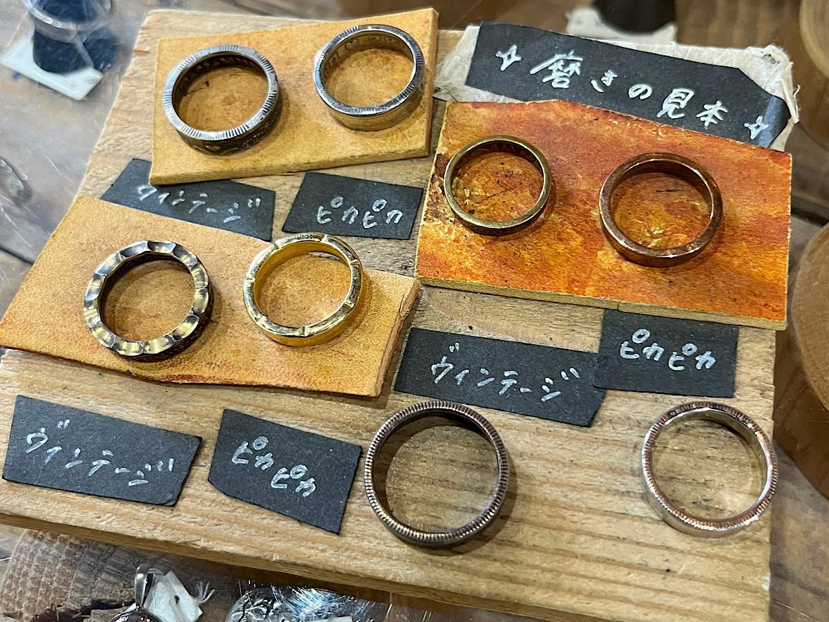 コインの入りは全部で3色、シルバー・ゴールド・ピンクゴールド・・・ビンテージやピカピカなど色合いも自分にて調整出来ます。
