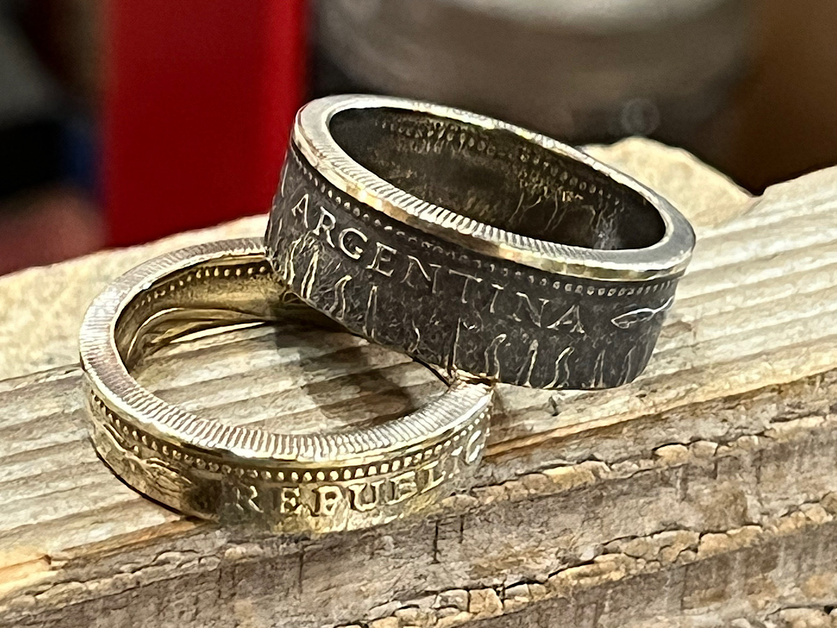 生きる希望・太陽・お守りの意味のあるアルゼンチンコイン!色目・太さが変わるとイメージが!(^^)!ペアーリングでも良いのでは??