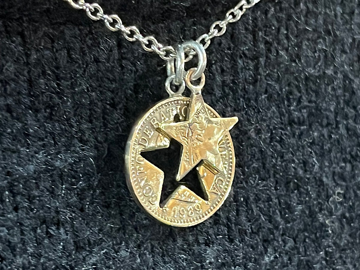 RC̐^񒆂𐯂ɂ蔲Q_̃y_g쐬AP_͑厖ȕɍグĂ