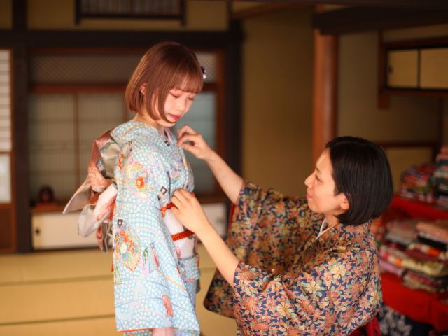 サイズ、色共に豊富な着物からお好きなものをお選びいただけます。