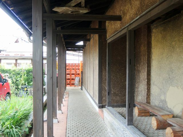 酒蔵の中の通り抜け空間です。