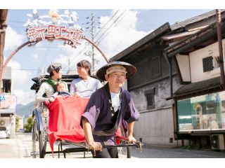 郡上おどりが一番のピークを迎える「お盆の徹夜おどり」。新町通りは、最初の3日間踊り会場になります。