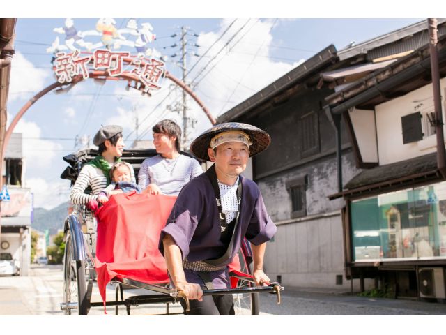 郡上おどりが一番のピークを迎える「お盆の徹夜おどり」。新町通りは、最初の3日間踊り会場になります。