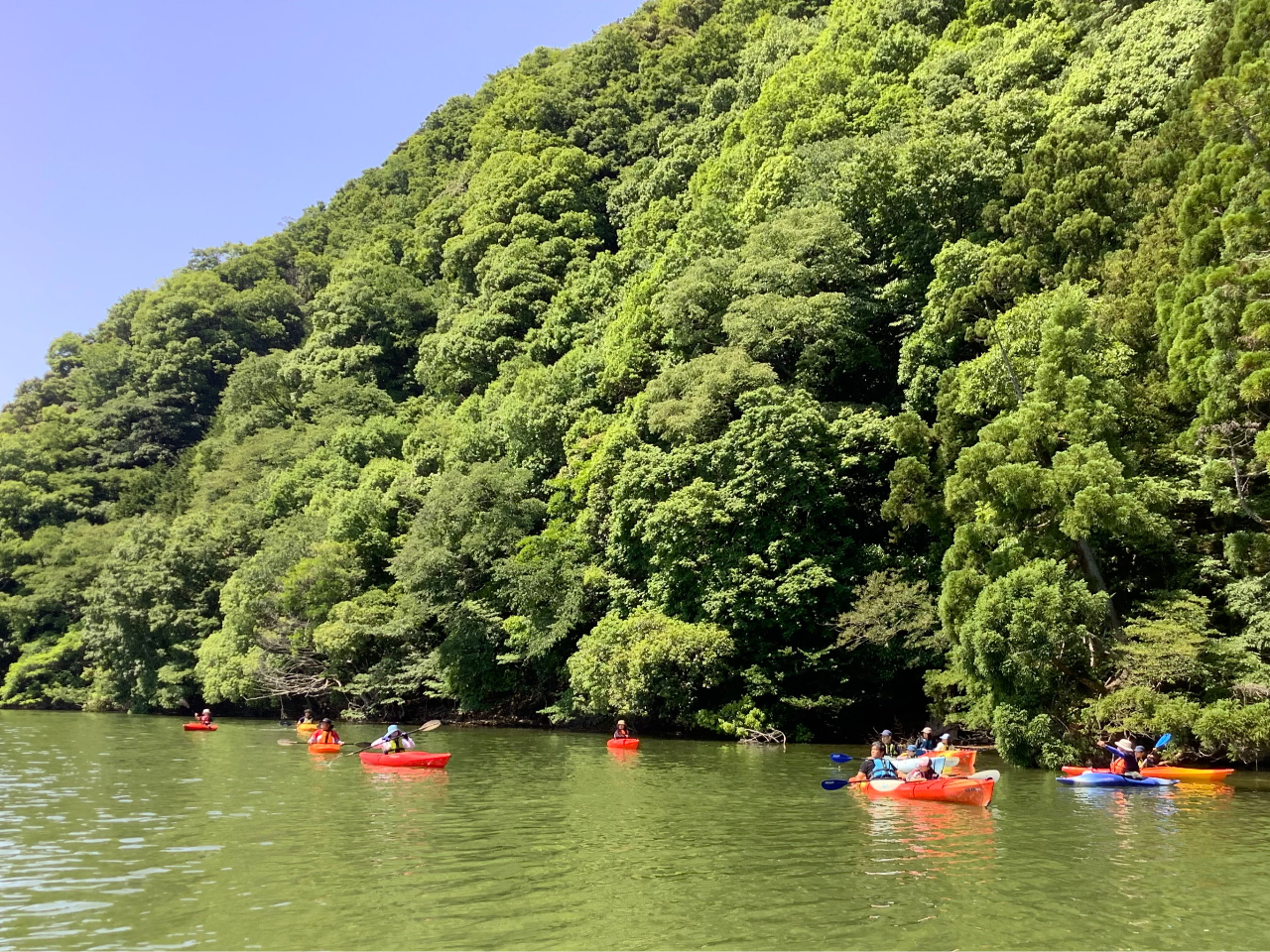 �C���X�g���N�^�[�̃��b�X�����󂯂Ȃ���A�~�R����̂�т�c�[�����O���܂��B