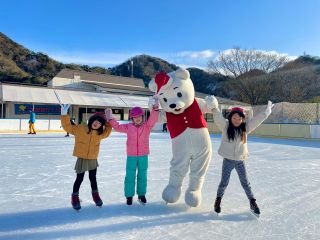運がよければ、シロクマサンタと一緒に!