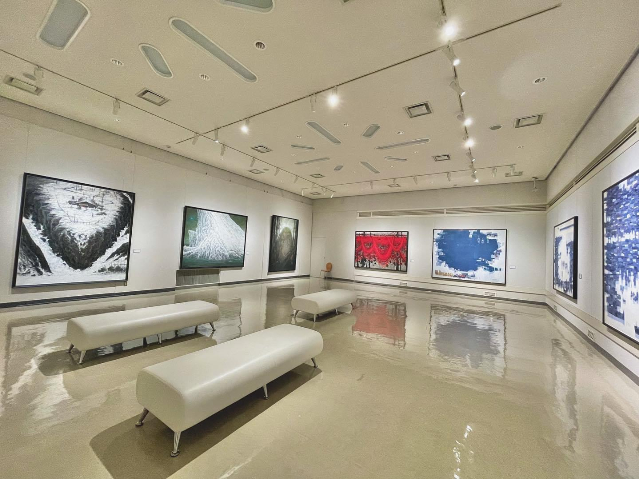 pقł́AlXȊWJÂĂ܂B