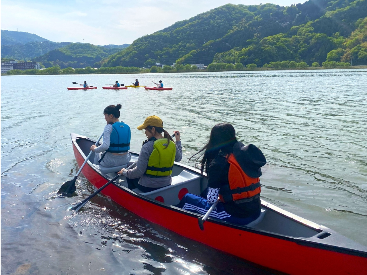 2�`3�l���J�i�f�B�A���J�k�[