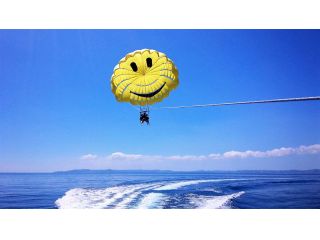 澄み切った青い空と海!!優雅な空中散歩をお楽しみください♪