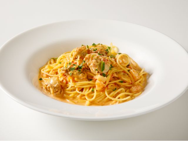 イカ・エビ・ホタテ 海の幸のトマトクリームパスタ