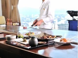 この場から見下ろす桜の景色が何よりも絶景です。