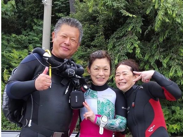 CJ[h擾̃t@_Cu@̕ЂƂl̎Q҂łB