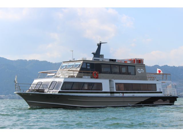 定期船「べんてん」号 長浜港から竹生島まで片道30分の船旅をお楽しみください