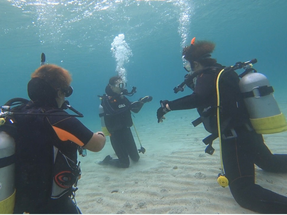 浅い水深からゆっくり水中に慣れていきましょう