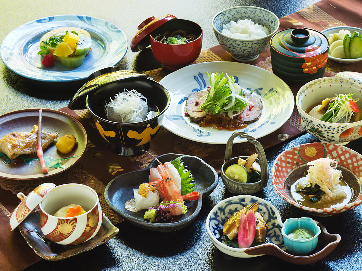 【旬の美食と温泉堪能】土地の食材を使った“本格加賀懐石”日本の良さを味わう<夕呑...