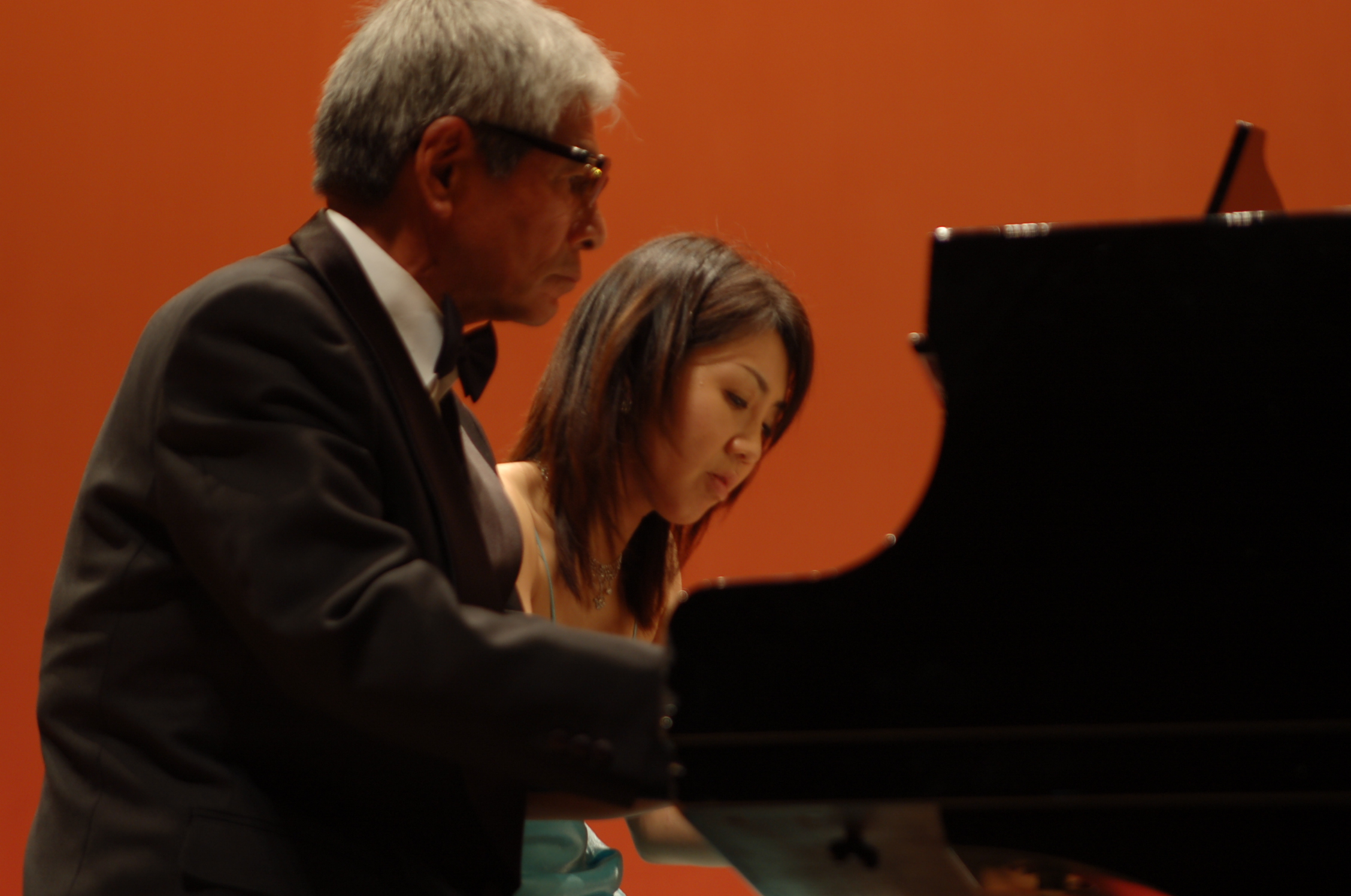 発表会での連弾の様子です。(当教室講師と父による連弾)