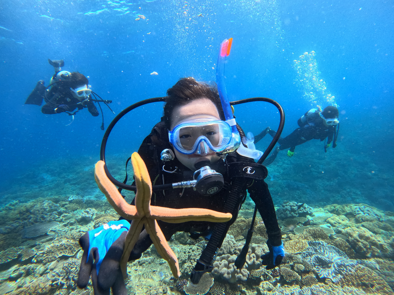 お子様がすんなりとダイビングができるように、専属のベテランインストラクターが丁寧にレクチャーいたします。