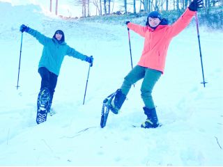 ふわふわの雪の中をスノーシューでハイキング!