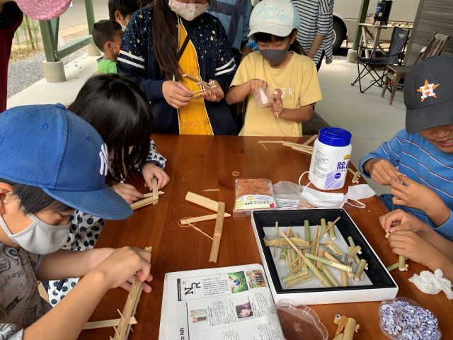 竹細工体験!材料もすべて手作りです。