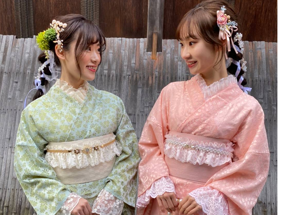 様々なカラーバリエーションのレース着物を取り揃えております。華やかで可愛く仕上げる各オプションアイテム(1点300円)も豊富に取り揃えております。