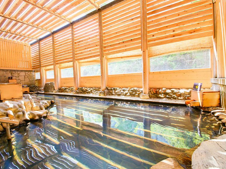 ���炩�ȓ��̌��Ƃ���₩�ȕ��������锼�I�V���C�B�����ɂ͐Q��������Aⴐ�̐����ɕ�����ł���悤�Ȋ��o�Ɂ�