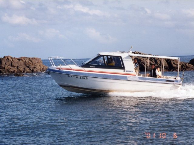 爽快感ある高速モーターボート☆ 神秘的な虫谷の入り江や、青やエメラルドグリーンに映る佐渡の綺麗な海を満喫しよう!!