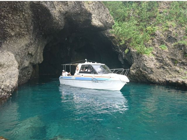琴浦洞窟・竜王洞へは海からのアプローチのみ!!