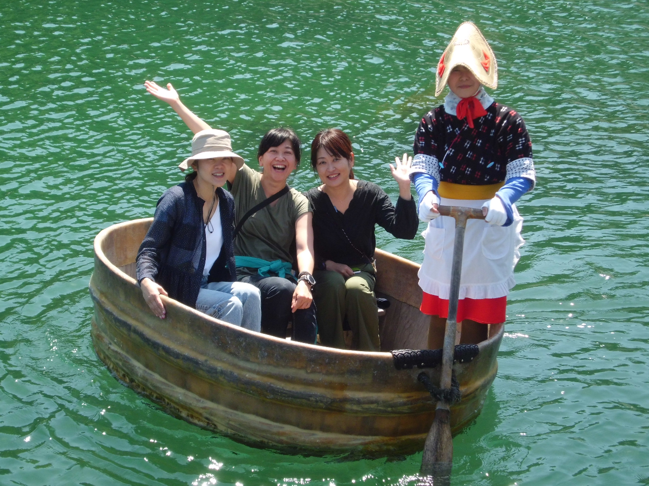 【佐渡『青の洞窟』巡り&たらい舟体験(約40分)】大人気☆琴浦洞窟・神秘的な虫谷...