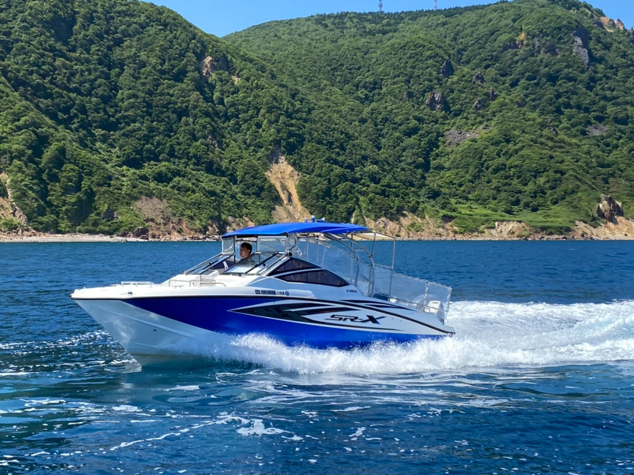 プロロマリン船!スポーツタイプの船で豪快な操縦テクニックでスリル感抜群!!