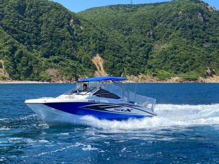 プロロマリン船!スポーツタイプの船で豪快な操縦テクニックでスリル感抜群!!