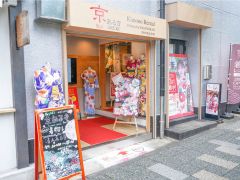 広い店内に、たくさんある着物と小物の数々!