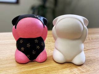 さるぼぼ型の陶器は当店オリジナル!自由な発想で絵付け体験♪