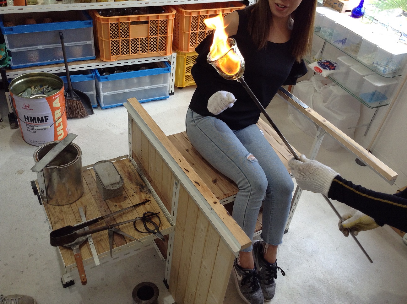 ガラスの中に紙を入れると!!!