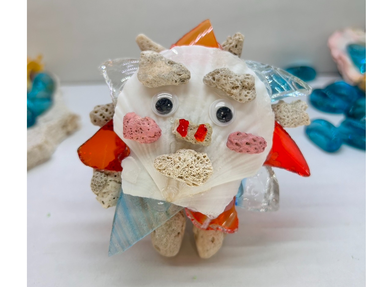 サンゴと琉球ガラスで組み立てる!サンゴシーサー作り!