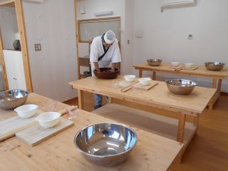 清潔&きれいな場所でそば打ち体験☆