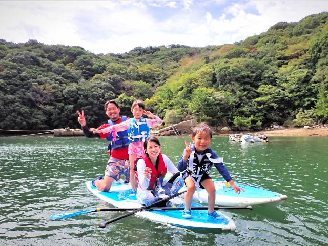 1本のボードに家族そろって乗って思い出の記念写真!!