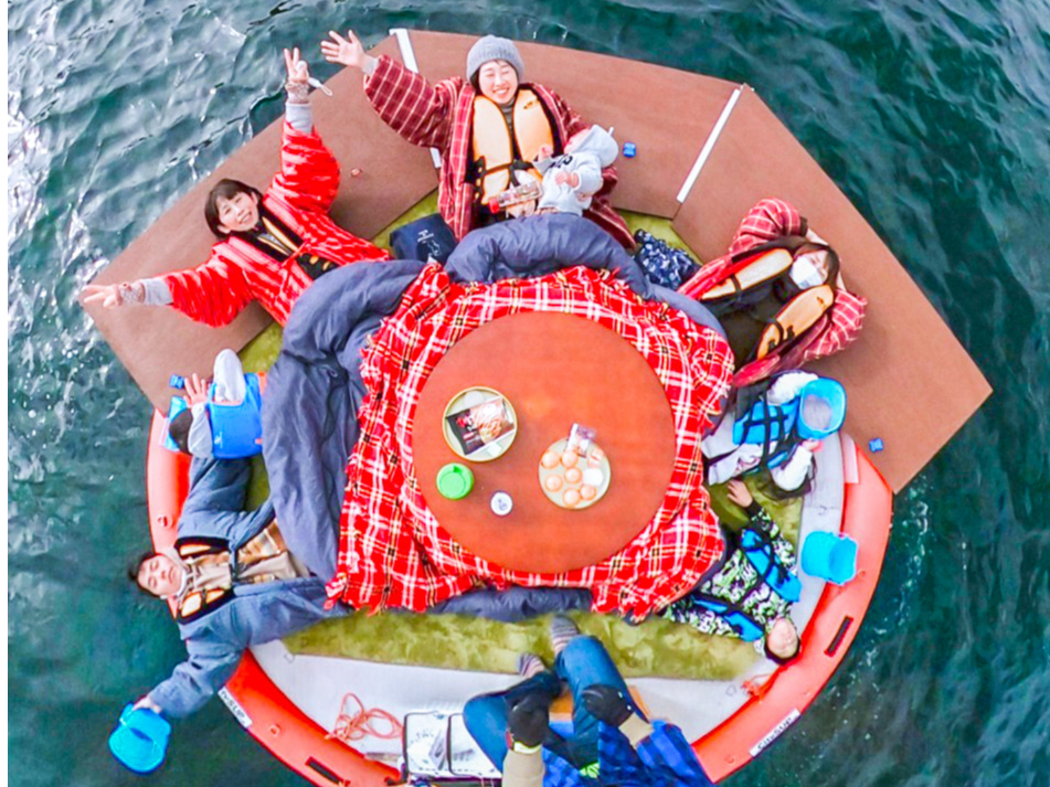 voɂȎʐ^KCh񂪎BĂ܂B