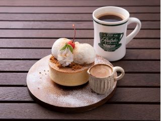 【日替パンケーキ:一例】窯焼きふわふわ厚いパンケーキにプレミアムバニラアイスをたっぷり乗せて。エスプレッソソースを回しかけたアフォガードパンケーキ!