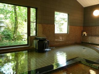 保温、保湿力に優れており、化粧水を肌にまとうような優雅な温もりを楽しませてくれます。(女性風呂)