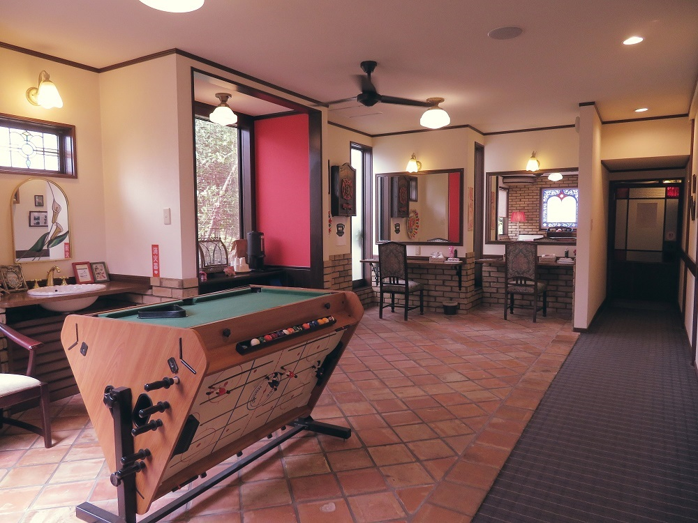 ppE_[[́ACeAAjeB܂łԂłB