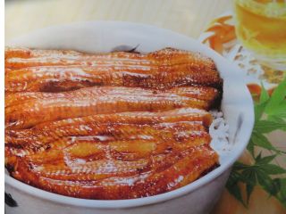 夏季限定!当館の「うな重御膳」を食べて、暑い季節を乗り切りましょう♪ お米は、名水コシヒカリ米使用