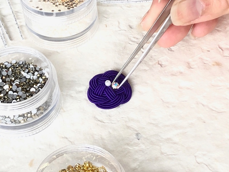 水引アクセサリー手作り体験 京都らしい体験 完成まで約90分 お気に入りの服や着物 浴衣ともコーディネート 女性同士 ファミリー カップルにもおすすめ 過ごしやすい室内で快適に あかりデザイン工房 じゃらん遊び体験